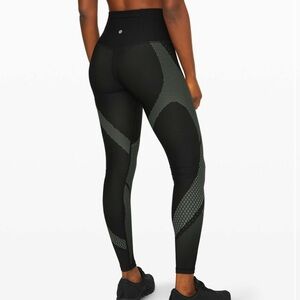 Lululemon Mapped Out High-Rise Tight 28"
Black / Florid Flash